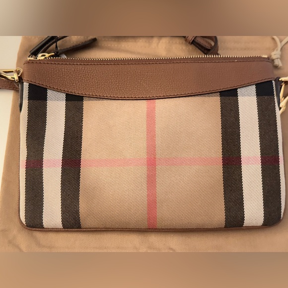 Burberry House Check and Leather Clutch Bag - Picture 4 of 12